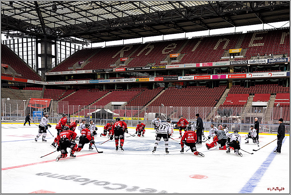 PENNY DEL WINTERGAME;  Kölner Haie Training; Köln, 02.12.2022
